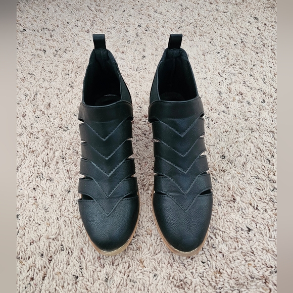 🖤Yoki paladino black ankle bootie like new!! - Picture 4 of 7